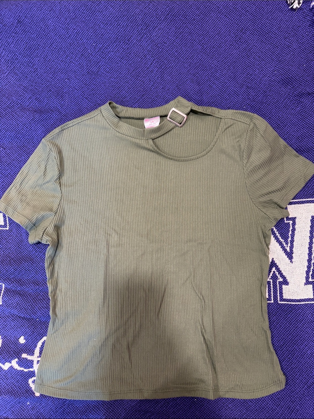 Green cropped shirt with silver hardware